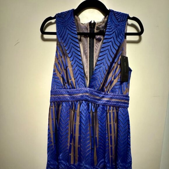 [New with Tags] BCBGMAXAZRIA Kellyn Embroidered Dress - Size 8